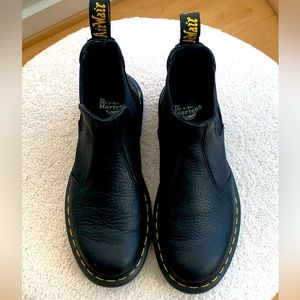 Dr. Marten’s 2976 Chelsea Boot in Soft Nubuck Leather - EU 37